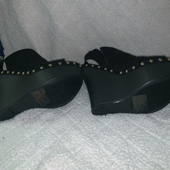 BRAND NEW NEVER WORN shoe dazzle wedges - Picture 5 of 6